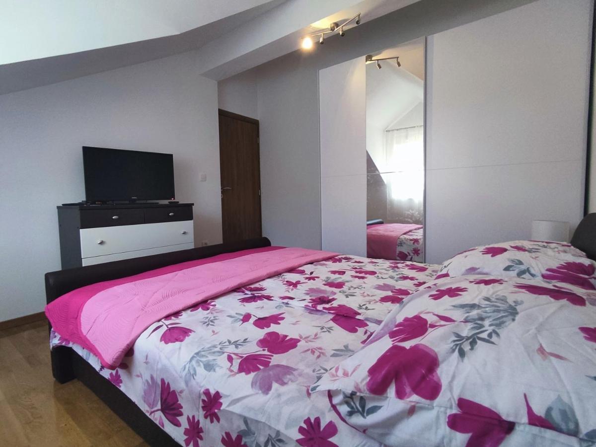 Sunny Attic Apartment With Balcony & Modern City Apartment With Outdoor Area, No Balcony Трогир Экстерьер фото