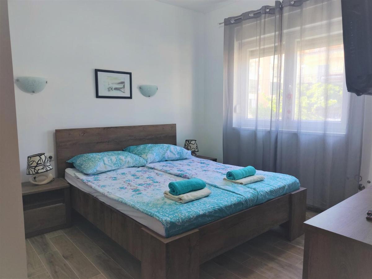 Sunny Attic Apartment With Balcony & Modern City Apartment With Outdoor Area, No Balcony Трогир Экстерьер фото