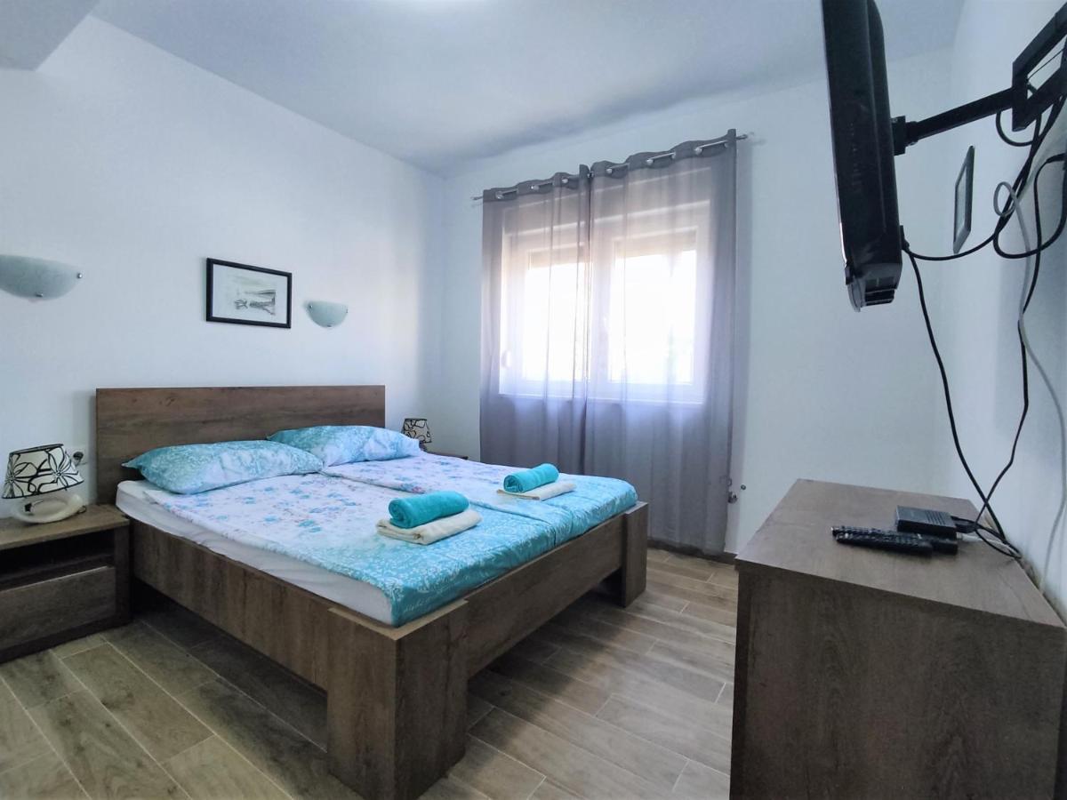 Sunny Attic Apartment With Balcony & Modern City Apartment With Outdoor Area, No Balcony Трогир Экстерьер фото