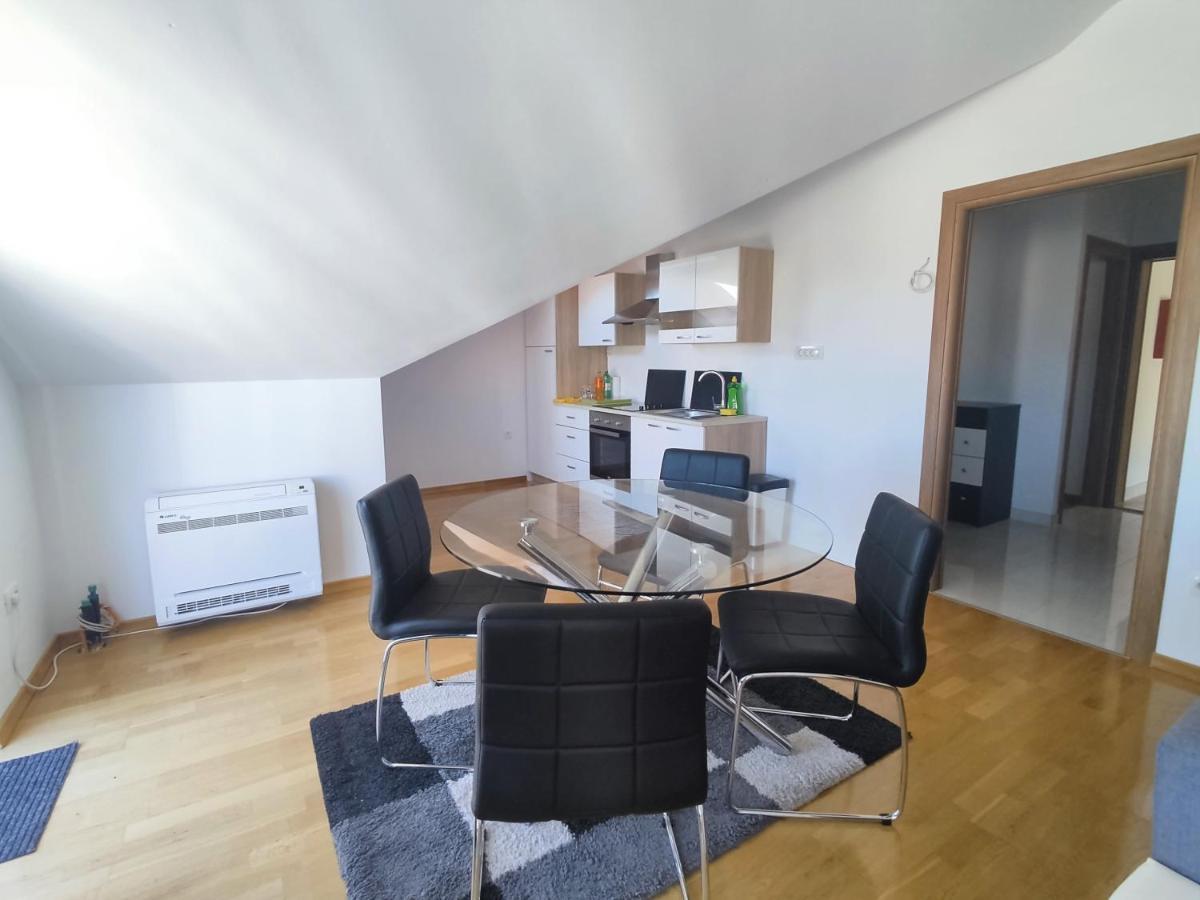 Sunny Attic Apartment With Balcony & Modern City Apartment With Outdoor Area, No Balcony Трогир Экстерьер фото