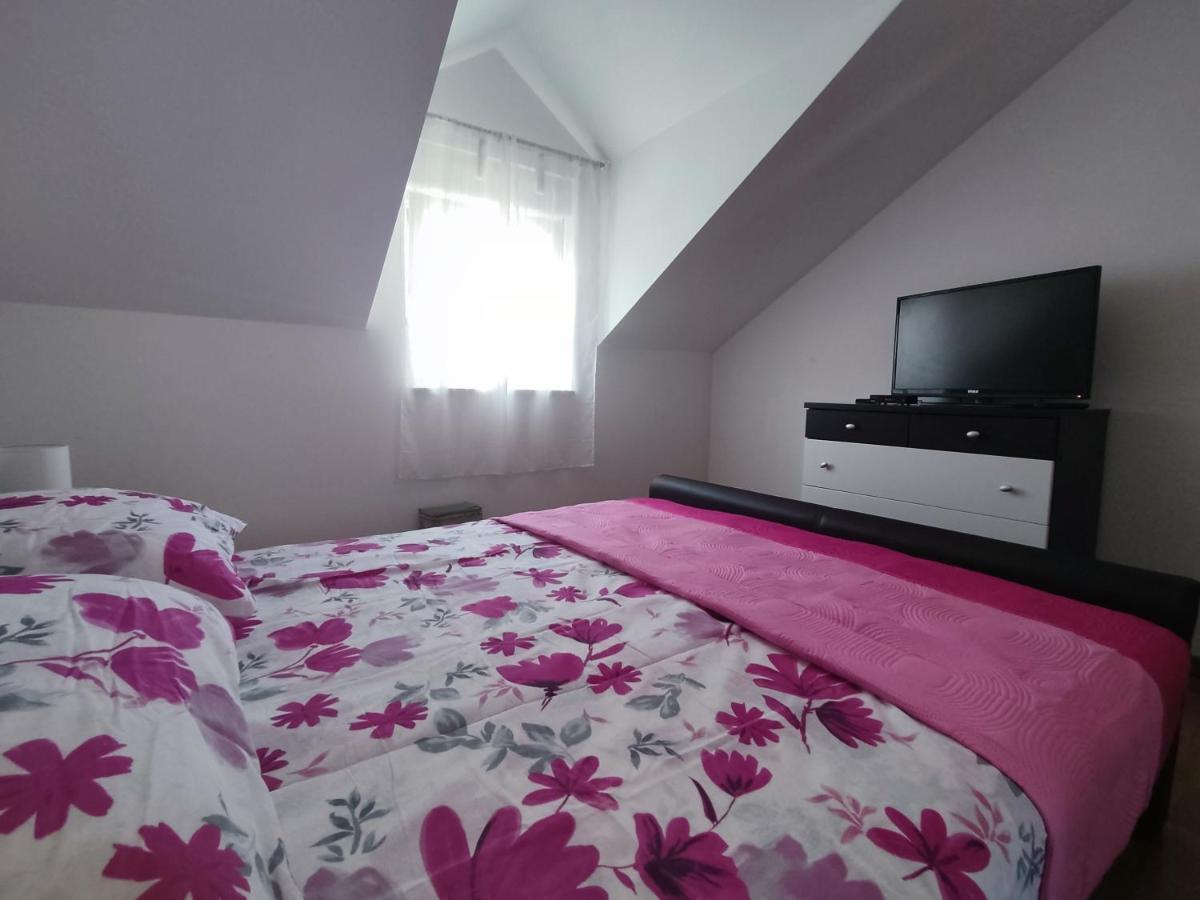 Sunny Attic Apartment With Balcony & Modern City Apartment With Outdoor Area, No Balcony Трогир Экстерьер фото