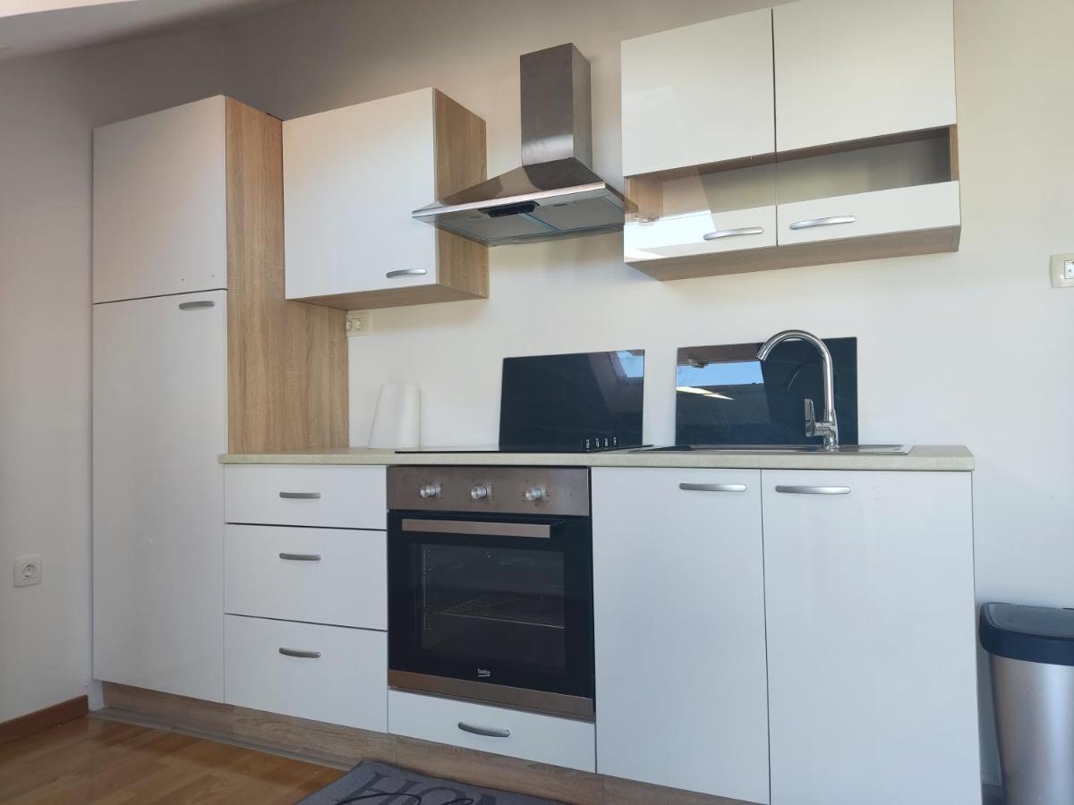 Sunny Attic Apartment With Balcony & Modern City Apartment With Outdoor Area, No Balcony Трогир Экстерьер фото