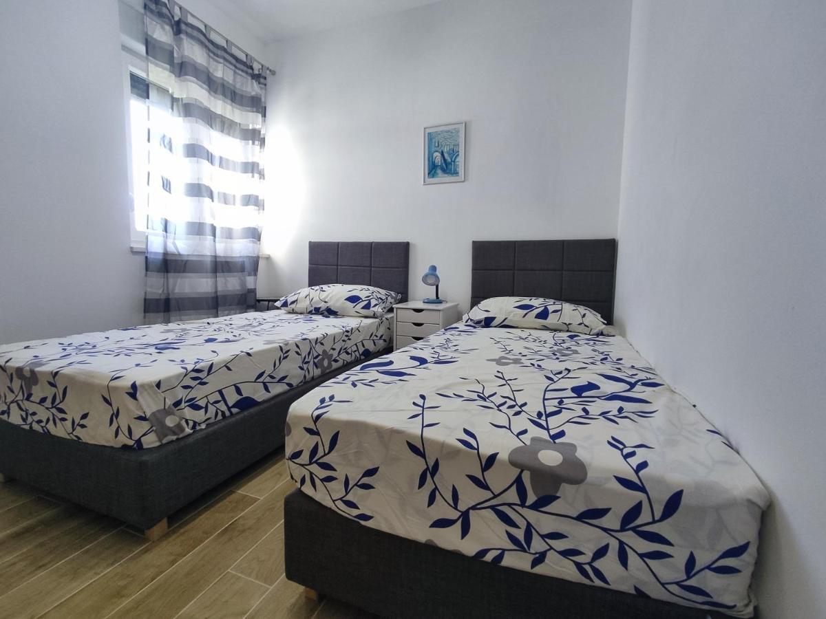 Sunny Attic Apartment With Balcony & Modern City Apartment With Outdoor Area, No Balcony Трогир Экстерьер фото