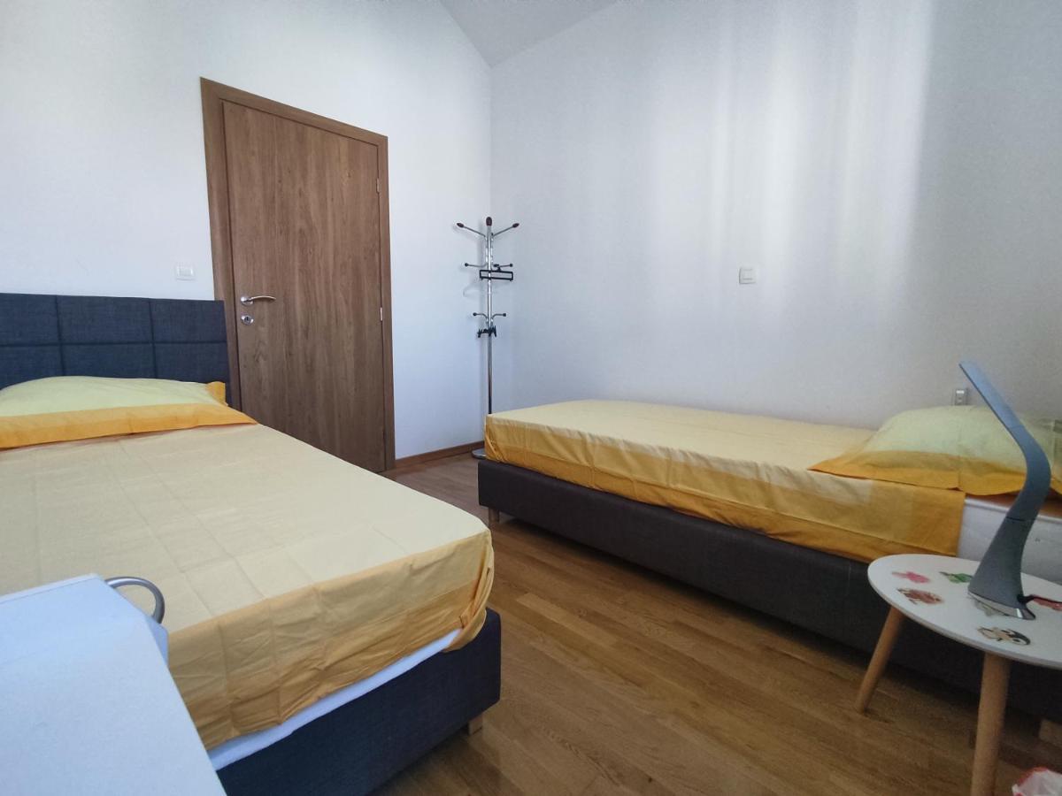 Sunny Attic Apartment With Balcony & Modern City Apartment With Outdoor Area, No Balcony Трогир Экстерьер фото