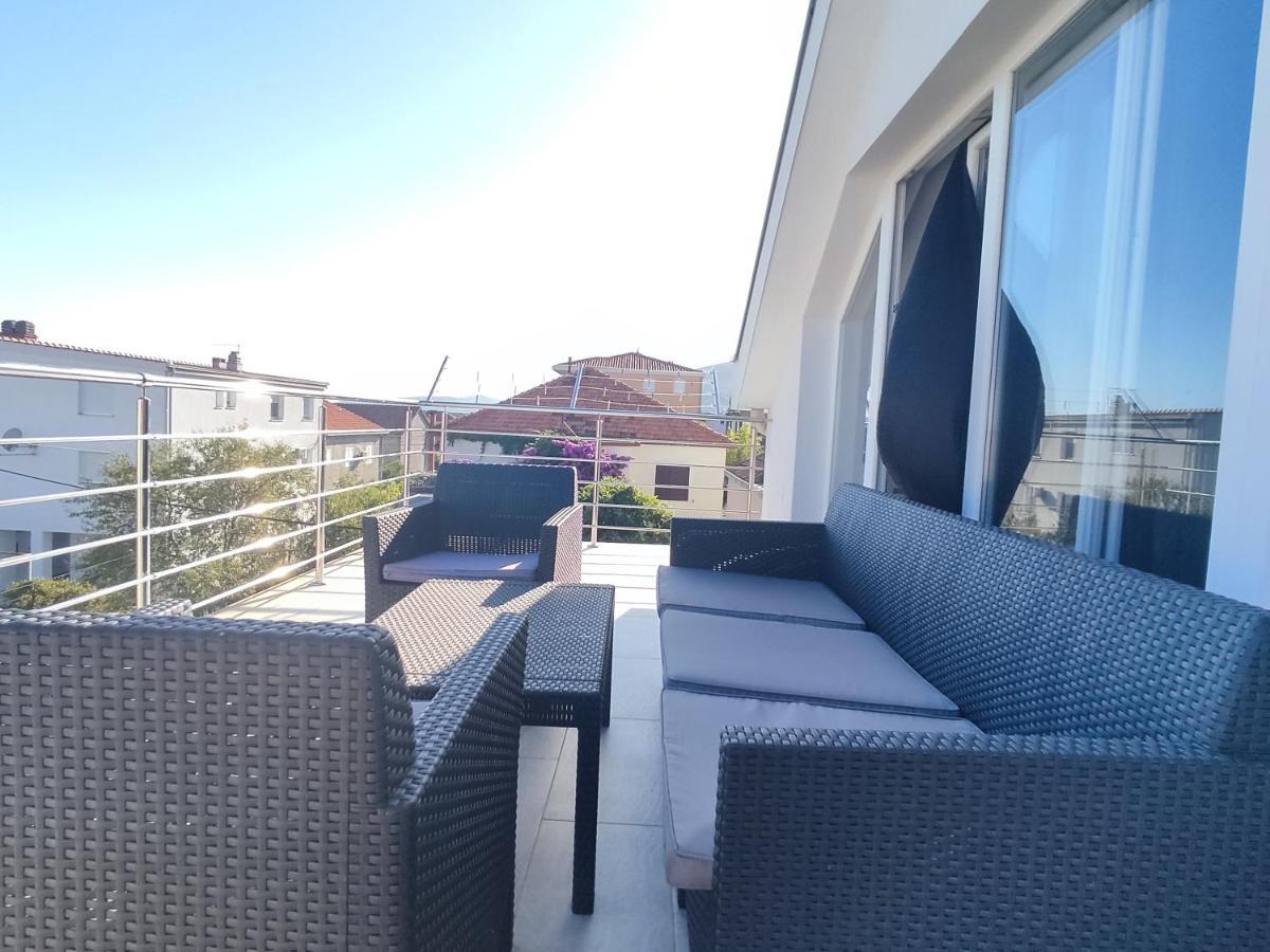 Sunny Attic Apartment With Balcony & Modern City Apartment With Outdoor Area, No Balcony Трогир Экстерьер фото