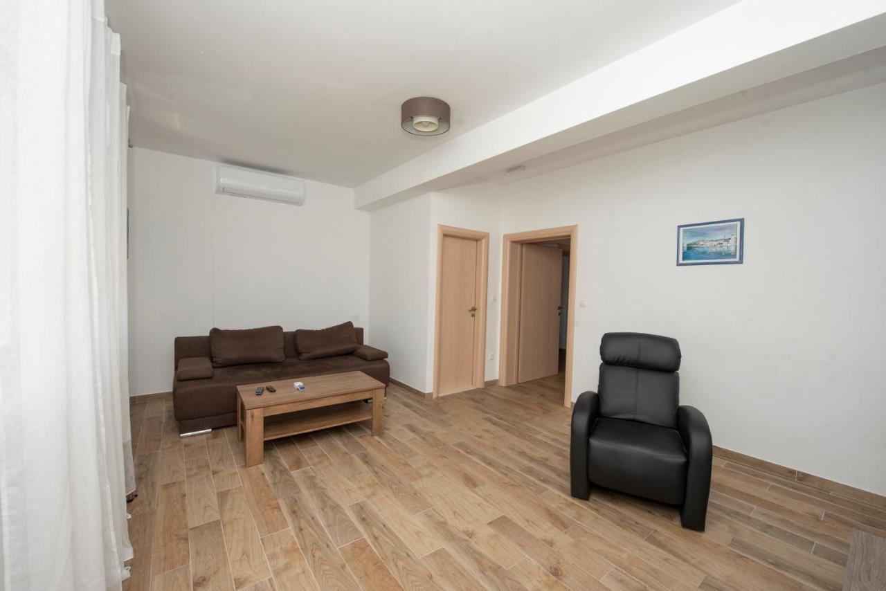 Sunny Attic Apartment With Balcony & Modern City Apartment With Outdoor Area, No Balcony Трогир Экстерьер фото