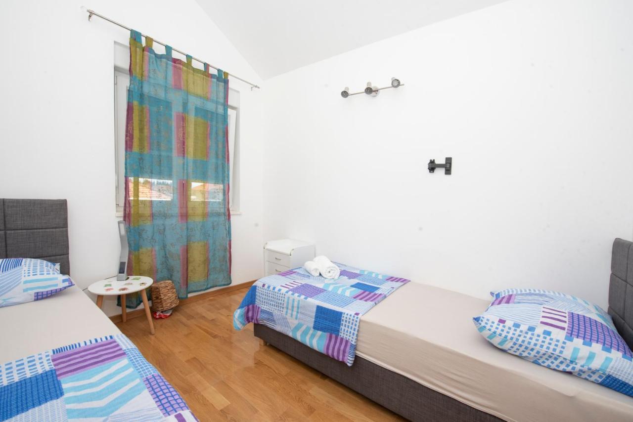 Sunny Attic Apartment With Balcony & Modern City Apartment With Outdoor Area, No Balcony Трогир Экстерьер фото