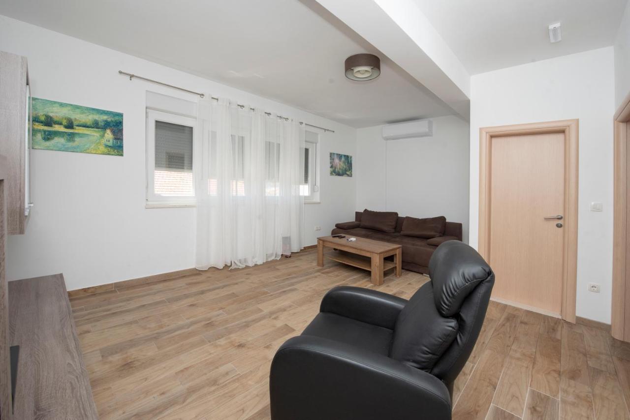 Sunny Attic Apartment With Balcony & Modern City Apartment With Outdoor Area, No Balcony Трогир Экстерьер фото