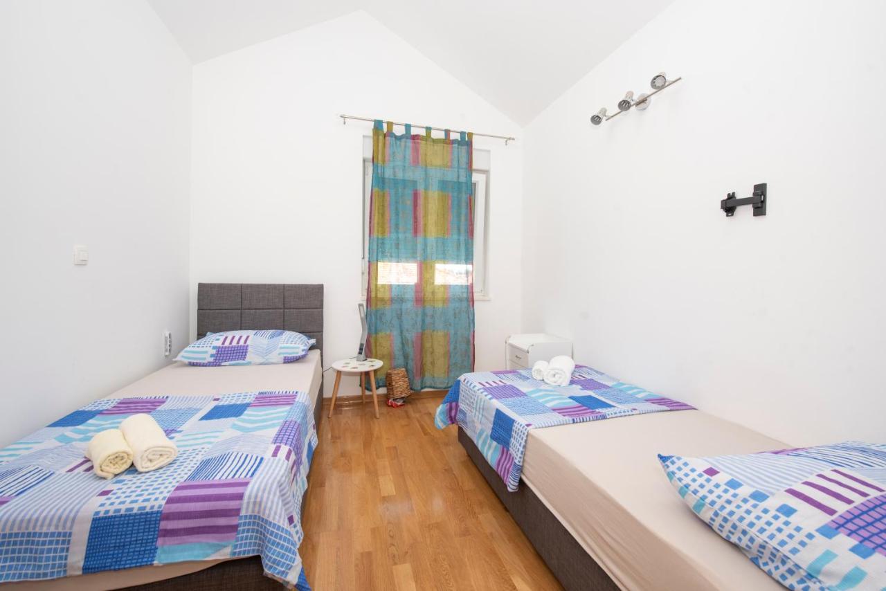 Sunny Attic Apartment With Balcony & Modern City Apartment With Outdoor Area, No Balcony Трогир Экстерьер фото