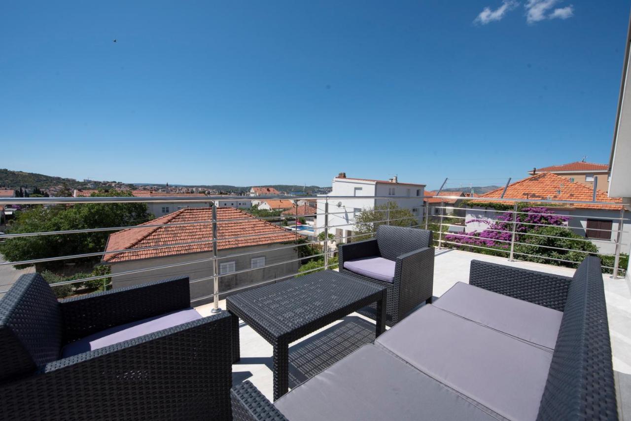 Sunny Attic Apartment With Balcony & Modern City Apartment With Outdoor Area, No Balcony Трогир Экстерьер фото