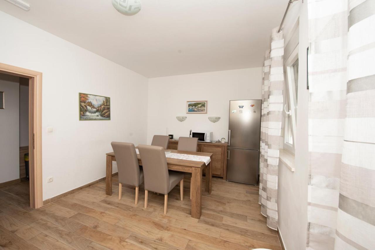 Sunny Attic Apartment With Balcony & Modern City Apartment With Outdoor Area, No Balcony Трогир Экстерьер фото