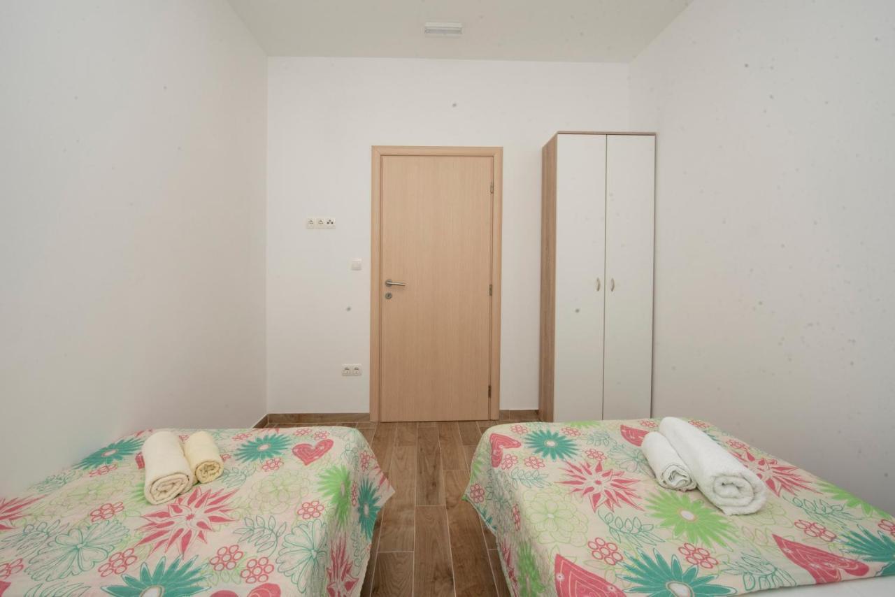 Sunny Attic Apartment With Balcony & Modern City Apartment With Outdoor Area, No Balcony Трогир Экстерьер фото